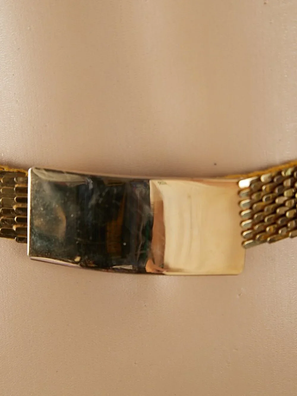 Vintage 80s Stretchy Gold Toned Fish Scale Metal Belt
